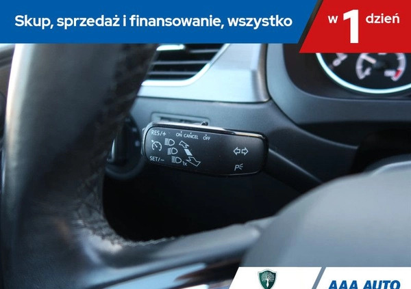 Skoda RAPID cena 39000 przebieg: 147778, rok produkcji 2017 z Strzelce Opolskie małe 326